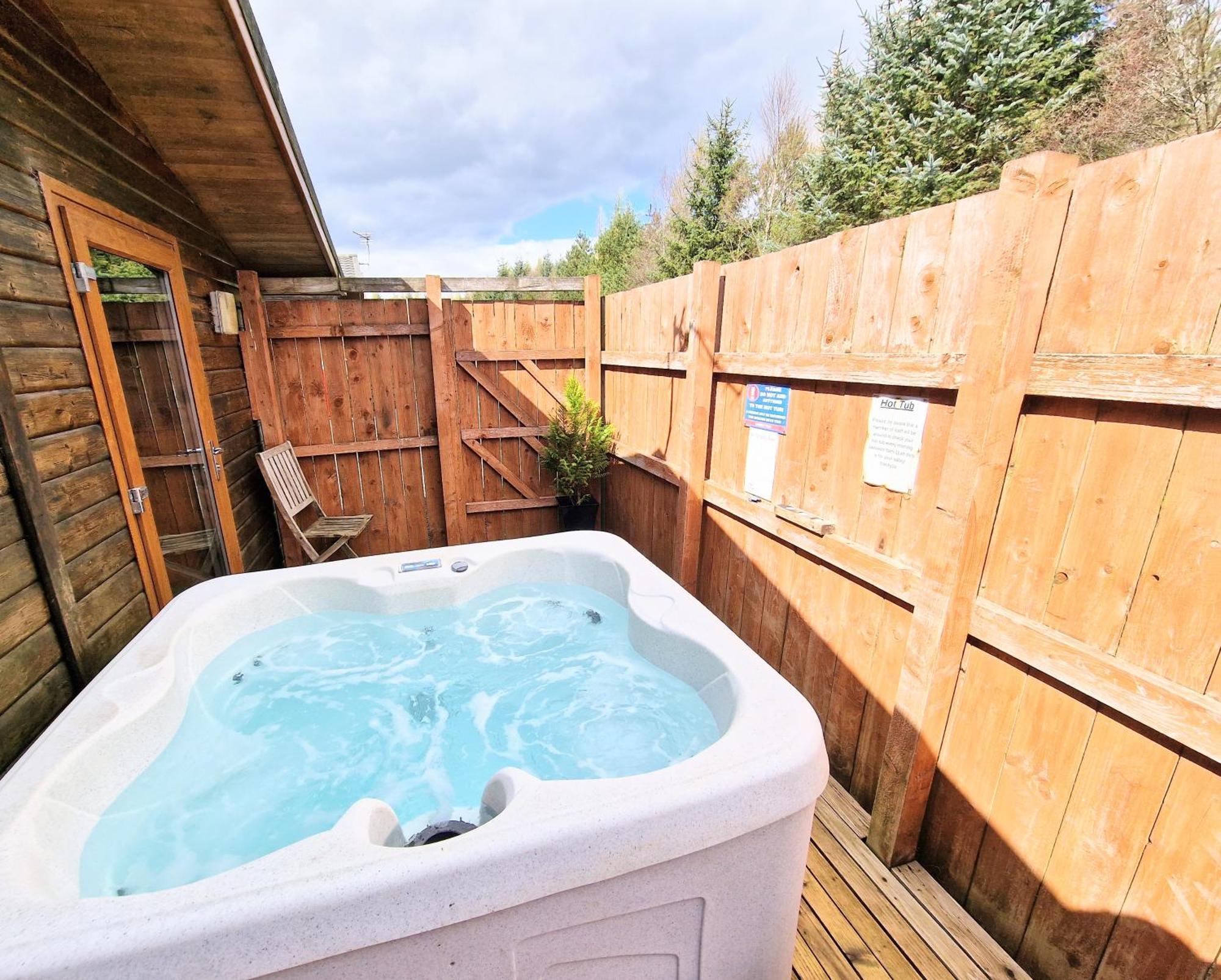 Ochil 8 With Private Hot Tub - Fife - Loch Leven - Lomond Hills Villa Kelty Luaran gambar